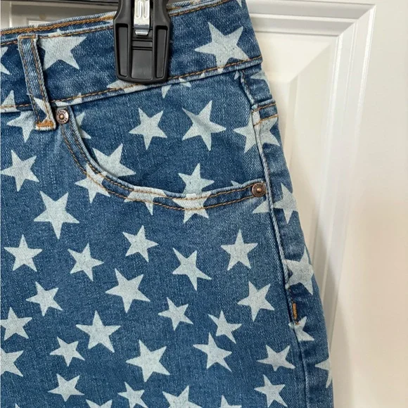 VENUS Americana Starry Denim Shorts - Picture 5 of 9